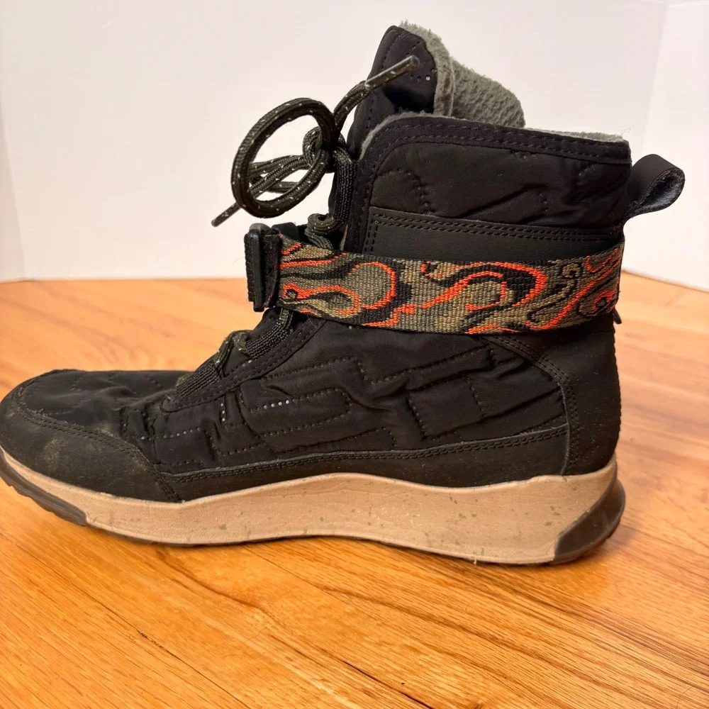 Chaco Borealis Quilt Waterproof Winter Boots Black Fleece Lined Womens 8.5